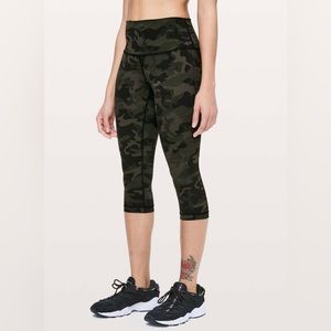 Lululemon Wunder Under High-Rise 1/2 Tight Full-On Luxtreme 17". Size 12. EUC.